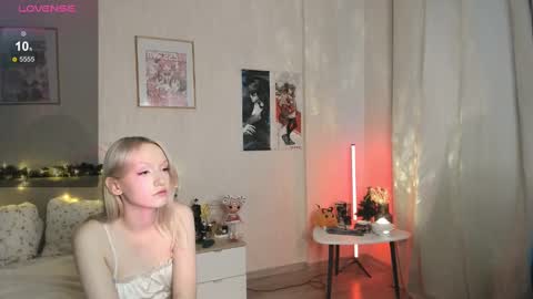 Snapshot of sue_everett chatting on 02-12-25, 12:44 sue_everett online show from 02-12-25, 12:44