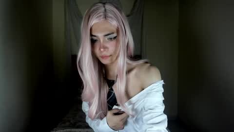 Snapshot of sue_krous chatting on 05-09-26, 01:22 sue online show from 05-09-26, 01:22
