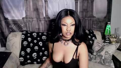 Suede Bones online show from 11-25-25, 10:21