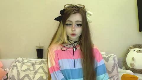 Snapshot of suemeow chatting on 05-17-26, 09:55 Sue online show from 05-17-26, 09:55