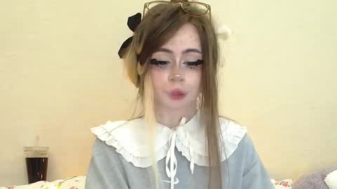 Snapshot of suemeow chatting on 05-28-26, 09:23 Sue online show from 05-28-26, 09:23