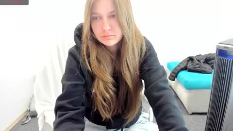 Ariana online show from 10-27-25, 01:31