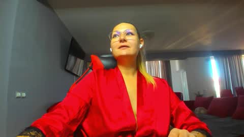 May online show from 10-20-25, 08:15