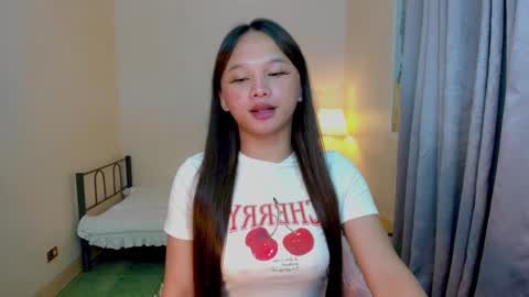 Snapshot of sugar_munch chatting on 03-05-25, 05:08 Cheska online show from 03-05-25, 05:08