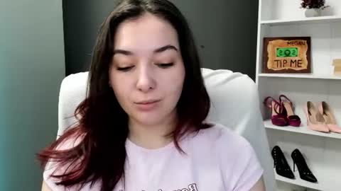 Snapshot of sugar_xmegan chatting on 06-18-26, 06:35 Megan online show from 06-18-26, 06:35