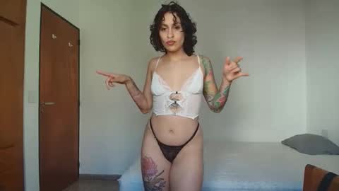 Snapshot of sugarforyoubody chatting on 10-31-25, 07:59 Sugarforyourbody online show from 10-31-25, 07:59