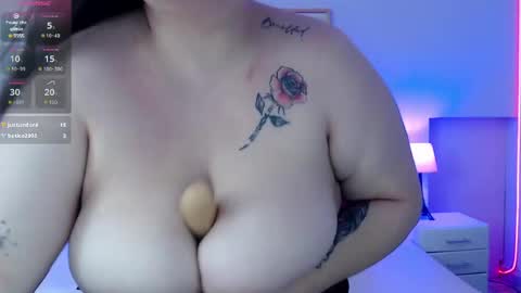 Snapshot of sugarmommy22 chatting on 02-27-25, 08:09 kira online show from 02-27-25, 08:09