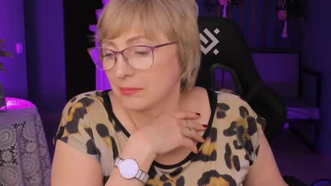 Vivien online show from 03-12-25, 09:13