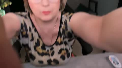 Vivien online show from 09-15-25, 01:33