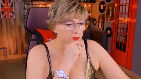 Vivien online show from 10-05-25, 01:31