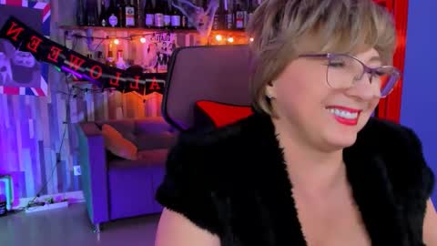 Vivien online show from 10-28-25, 01:47