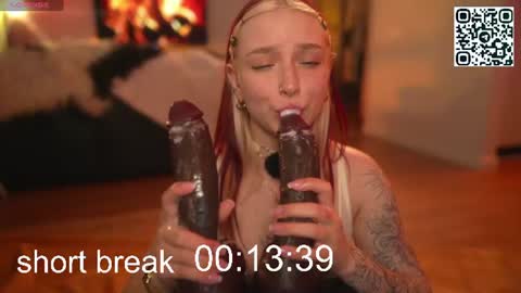 Snapshot of suk_ki chatting on 06-25-26, 05:06 Lika ginger Jessy blond online show from 06-25-26, 05:06