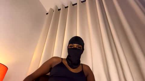 Snapshot of sultryaura chatting on 04-29-26, 02:37 maskedtemptress online show from 04-29-26, 02:37