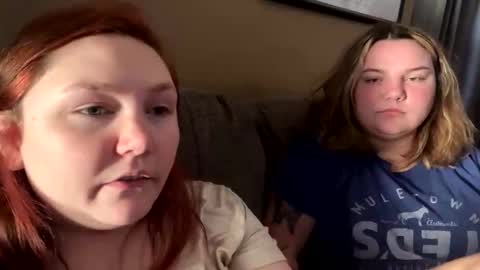 Snapshot of sum645700 chatting on 10-22-25, 10:20 sum - maybe online show from 10-22-25, 10:20