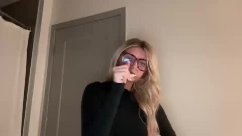 Snapshot of summerclarkee chatting on 02-28-26, 04:30 summerclarkee online show from 02-28-26, 04:30