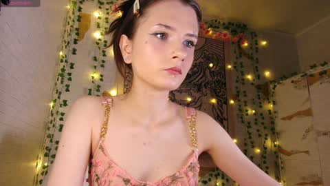 Snapshot of summerhazee chatting on 12-29-24, 05:01 summerhazee online show from 12-29-24, 05:01