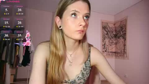 Snapshot of summerhazee chatting on 06-10-26, 06:40 summerhazee online show from 06-10-26, 06:40