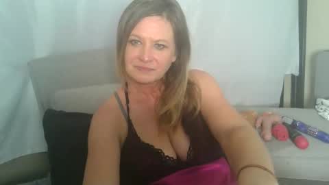Snapshot of summerxoxo69 chatting on 05-25-26, 07:31 Summerxoxo69 online show from 05-25-26, 07:31