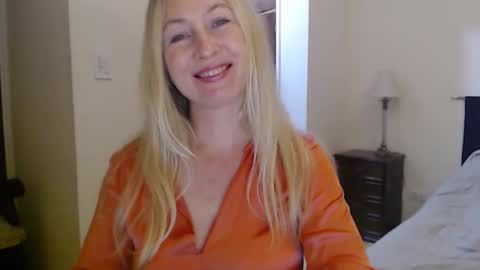 Snapshot of sunbrilliant chatting on 05-24-26, 01:43 sunbrilliant online show from 05-24-26, 01:43
