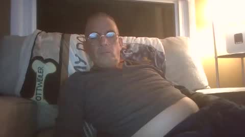 Snapshot of sundawg420m chatting on 11-05-25, 12:32 sundawg420m online show from 11-05-25, 12:32