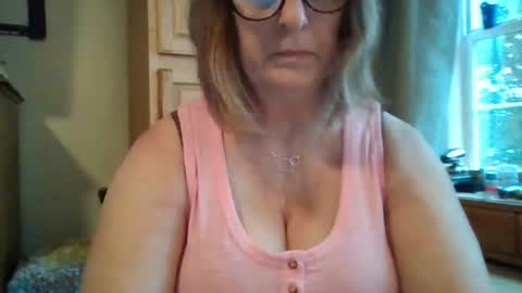 Snapshot of sunflower556 chatting on 08-03-26, 12:10 Sunflower online show from 08-03-26, 12:10