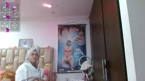 Jeraldine online show from 10-21-25, 01:06