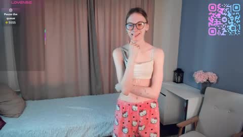 Kiki online show from 04-05-26, 01:03