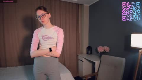 Kiki online show from 04-10-26, 01:11