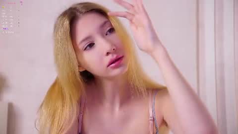 Snapshot of sunnmoonn chatting on 06-11-26, 02:48 Lily online show from 06-11-26, 02:48
