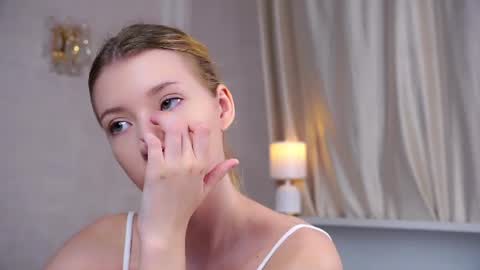 Snapshot of sunnmoonn chatting on 07-07-26, 02:43 Lily online show from 07-07-26, 02:43