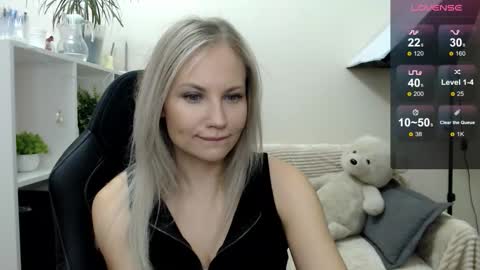 Naomi online show from 10-21-25, 03:18