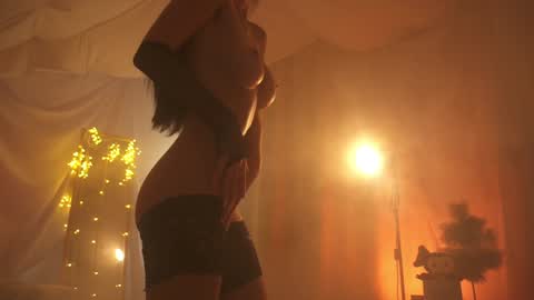 Maria online show from 12-26-24, 02:33