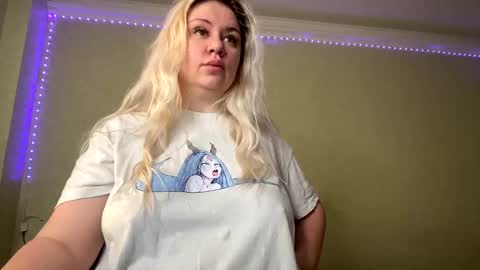 Snapshot of sunny_mood chatting on 01-09-25, 06:48 sunny mood online show from 01-09-25, 06:48