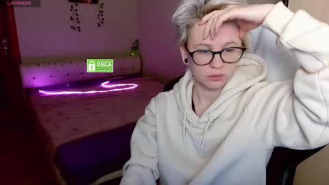 Snapshot of sunny_mood chatting on 10-28-25, 03:54 sunny mood online show from 10-28-25, 03:54