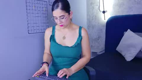 Snapshot of sunny_river chatting on 06-30-26, 01:56 Sunny River online show from 06-30-26, 01:56