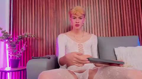 Snapshot of sunnyboy29_ chatting on 07-19-26, 06:28 SUNNY online show from 07-19-26, 06:28