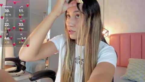 Snapshot of sunnycyrus chatting on 04-29-26, 01:04 S U N N Y online show from 04-29-26, 01:04
