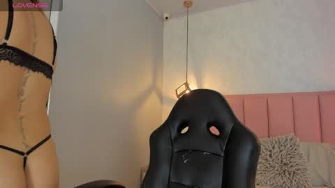 Snapshot of sunnycyrus chatting on 06-03-26, 12:52 S U N N Y online show from 06-03-26, 12:52