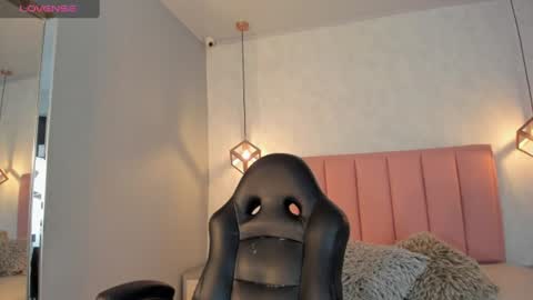 Snapshot of sunnycyrus chatting on 06-10-26, 12:48 S U N N Y online show from 06-10-26, 12:48