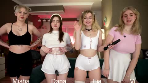 Snapshot of sunnyfia chatting on 01-05-25, 02:17 Fia - TG - Mia - Alice - online show from 01-05-25, 02:17