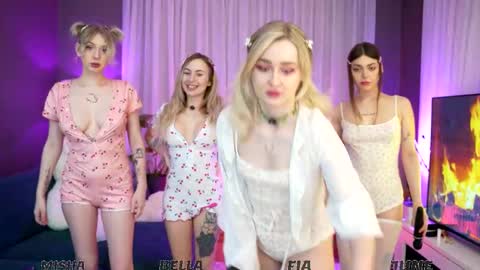 Snapshot of sunnyfia chatting on 02-10-25, 02:19 Fia - TG - Mia - Alice - online show from 02-10-25, 02:19