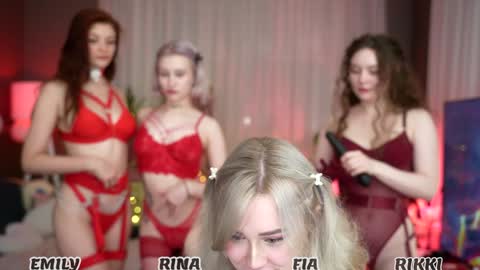 Snapshot of sunnyfia chatting on 09-19-25, 03:52 Fia - TG - Mia - Alice - online show from 09-19-25, 03:52