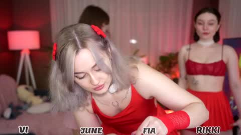 Snapshot of sunnyfia chatting on 10-06-25, 02:31 Fia - TG - Mia - Alice - online show from 10-06-25, 02:31