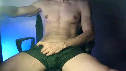 Snapshot of sunraymax chatting on 06-22-26, 05:26 Max online show from 06-22-26, 05:26