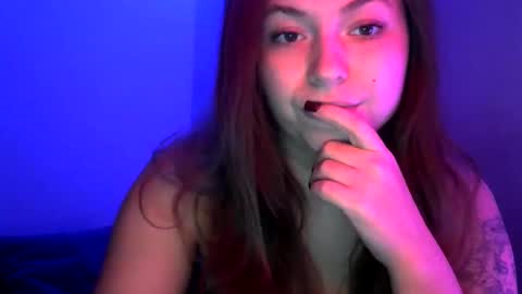 Snapshot of sunset_li chatting on 11-11-25, 01:00 Lisa online show from 11-11-25, 01:00