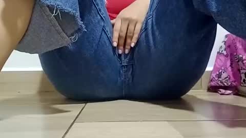 Annie online show from 12-18-25, 06:03