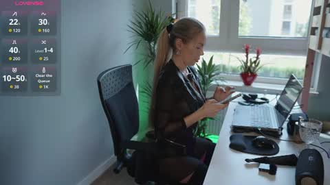 Snapshot of sunshineanna86 chatting on 07-08-26, 12:42 sunshineanna86 online show from 07-08-26, 12:42