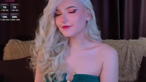 Snapshot of sunshinegirlx chatting on 12-01-25, 05:45 Alice online show from 12-01-25, 05:45