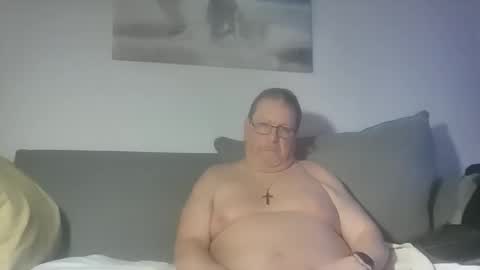 Snapshot of sunspotbaby chatting on 05-14-26, 05:36 Sunspotbaby online show from 05-14-26, 05:36
