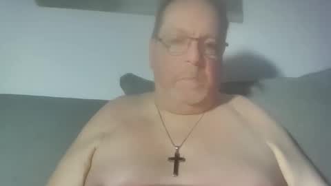 Snapshot of sunspotbaby chatting on 05-17-26, 12:41 Sunspotbaby online show from 05-17-26, 12:41